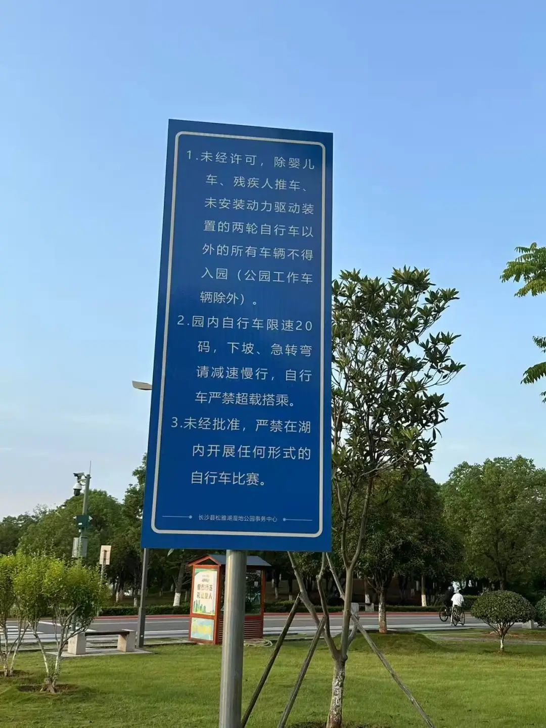DƬ
